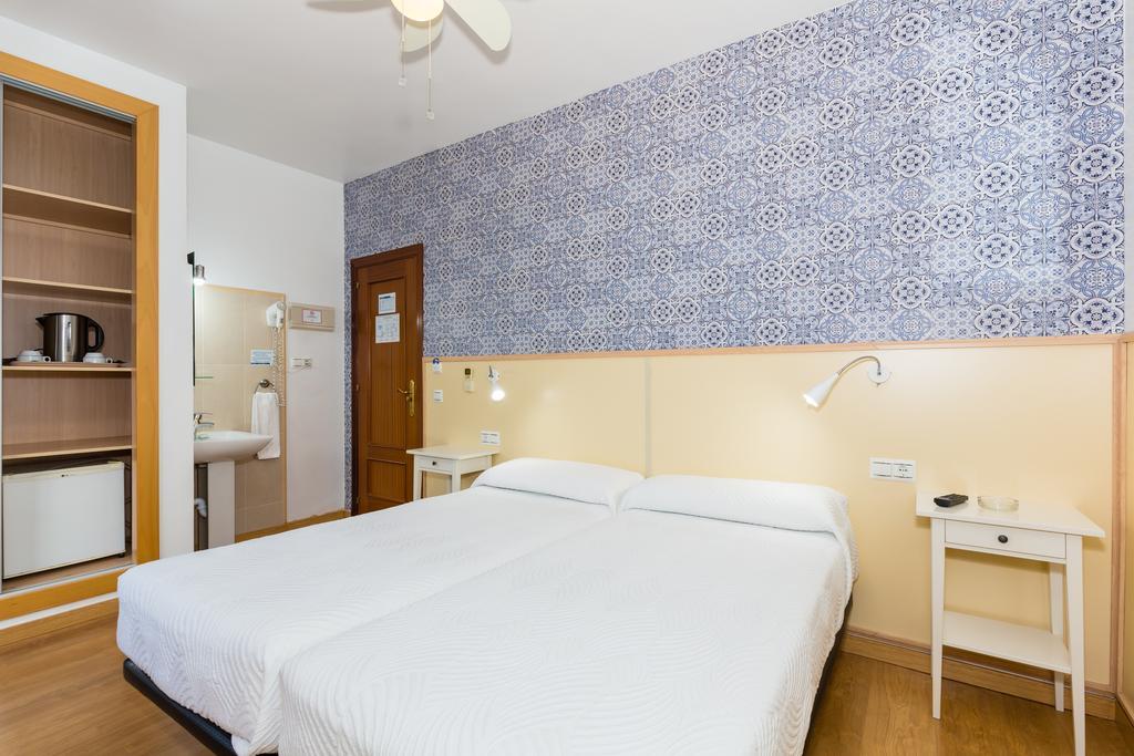 Hostal Guadalupe Torremolinos Exterior foto